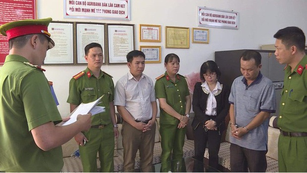 Bắt tạm giam 4 cán bộ ngân hàng gây thất thoát hàng chục tỉ đồng  - Ảnh 1.