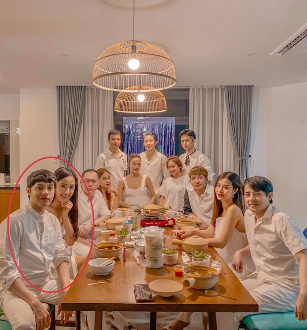Gia đình văn hoá mừng sinh nhật Khả Ngân, vị trí của Noo - Mai Phương Thuý và Gil Lê - Hoàng Thuỳ Linh trùng hợp bất ngờ - Ảnh 6. Gia đình văn hoá mừng sinh nhật Khả Ngân, vị trí của Noo - Mai Phương Thuý và Gil Lê - Hoàng Thuỳ Linh trùng hợp bất ngờ - Ảnh 6.