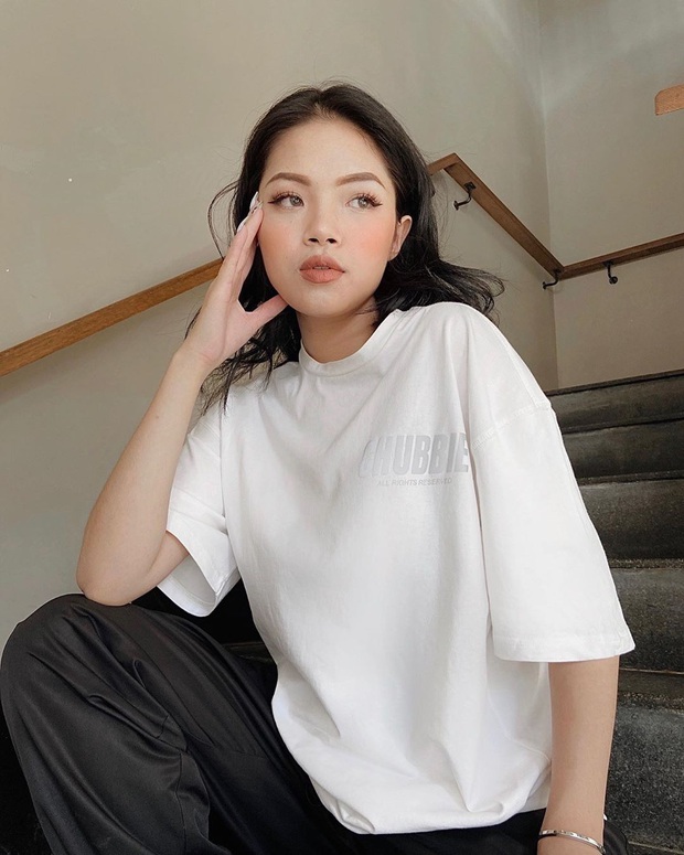 8 cách diện áo phông xinh xẻo từ các mỹ nhân Hoa - Hàn kèm chỗ mua ngon nghẻ để bạn sắm sửa cho mùa tựu trường  - Ảnh 13.