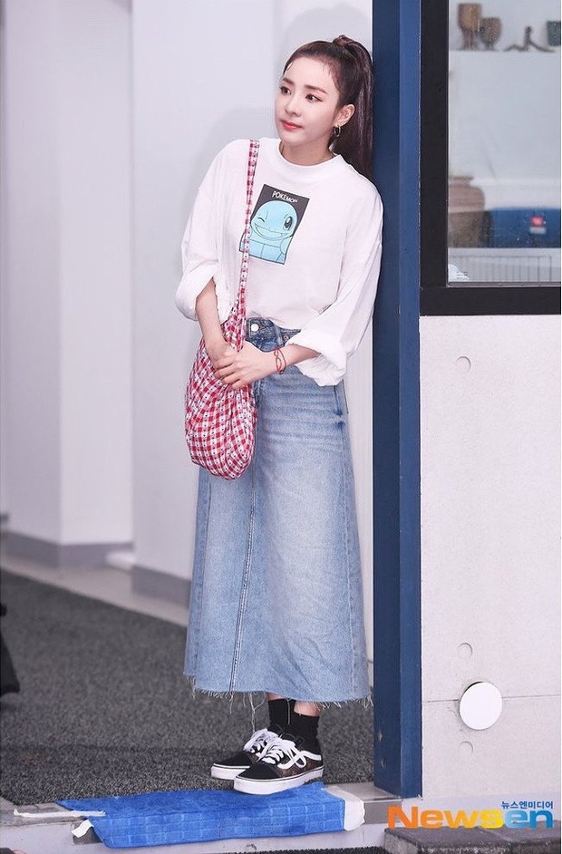 8 cách diện áo phông xinh xẻo từ các mỹ nhân Hoa - Hàn kèm chỗ mua ngon nghẻ để bạn sắm sửa cho mùa tựu trường  - Ảnh 7.