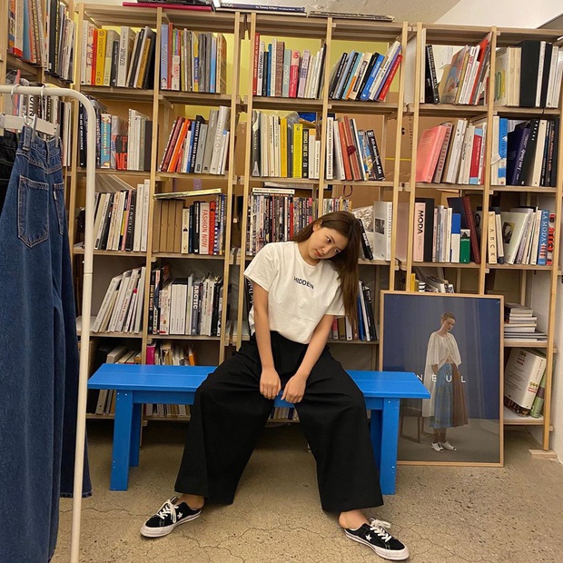 8 cách diện áo phông xinh xẻo từ các mỹ nhân Hoa - Hàn kèm chỗ mua ngon nghẻ để bạn sắm sửa cho mùa tựu trường  - Ảnh 8.