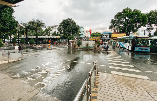 2 bến xe lớn nhất Sài Gòn “ngấm đòn” Covid-19, nhà xe hạ giá vé vì ế khách trong dịp nghỉ lễ Quốc khánh - Ảnh 5. 2 bến xe lớn nhất Sài Gòn “ngấm đòn” Covid-19, nhà xe hạ giá vé vì ế khách trong dịp nghỉ lễ Quốc khánh - Ảnh 5.