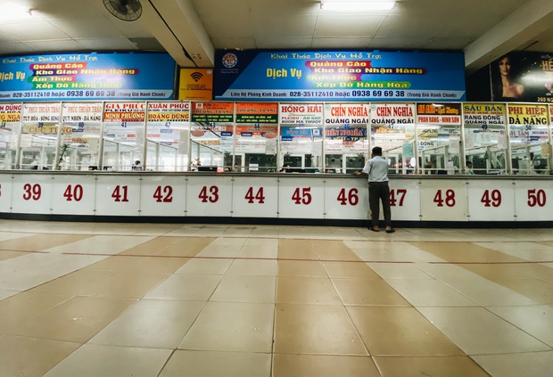 2 bến xe lớn nhất Sài Gòn “ngấm đòn” Covid-19, nhà xe hạ giá vé vì ế khách trong dịp nghỉ lễ Quốc khánh - Ảnh 2. 2 bến xe lớn nhất Sài Gòn “ngấm đòn” Covid-19, nhà xe hạ giá vé vì ế khách trong dịp nghỉ lễ Quốc khánh - Ảnh 2.