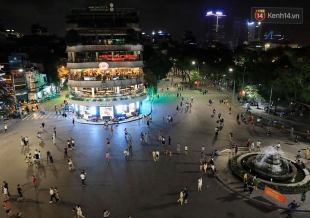 Hà Nội tạm dừng tổ chức các lễ hội và các hoạt động tập trung đông người tại phố đi bộ - Ảnh 1. Hà Nội tạm dừng tổ chức các lễ hội và các hoạt động tập trung đông người tại phố đi bộ - Ảnh 1.