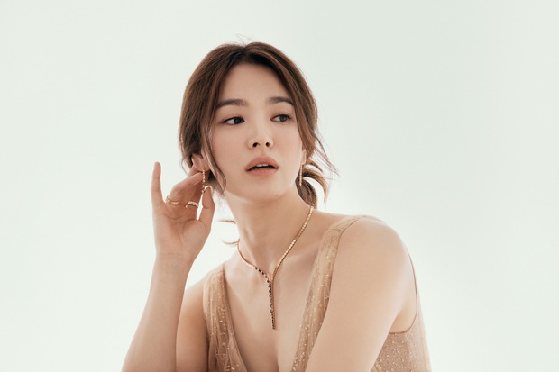 Giữa lùm xùm tình ái, Song Hye Kyo đánh úp bộ ảnh đẹp nín thở: Dàn tài tử nam thần đã bỏ lỡ báu vật nhan sắc rồi! - Ảnh 2.