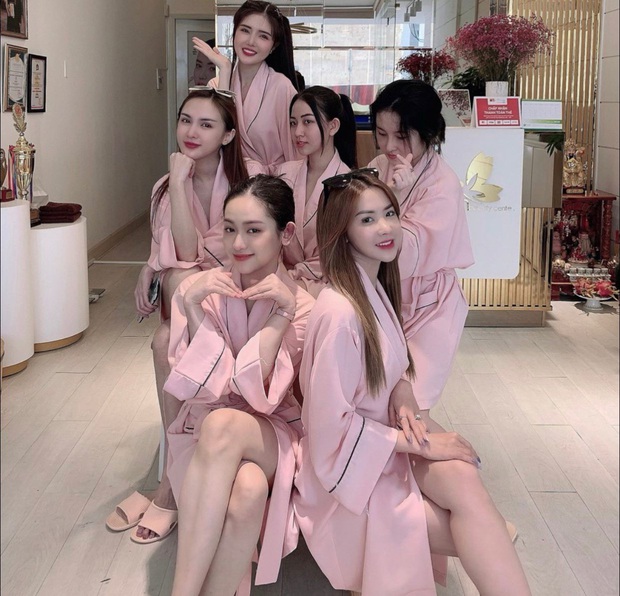 Hội bạn thân của Thuý Vi toàn hot girl mê làm đẹp, không giấu giếm chuyện phẫu thuật thẩm mỹ - Ảnh 3. Hội bạn thân của Thuý Vi toàn hot girl mê làm đẹp, không giấu giếm chuyện phẫu thuật thẩm mỹ - Ảnh 3.