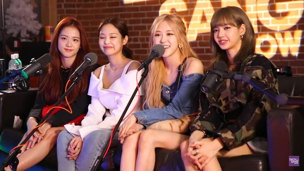 BLACKPINK phản ứng không thể tin nổi khi lần đầu hô Hồng Đen trong khu vực bạn đó, nhưng ý nghĩa đằng sau câu khẩu hiệu mới gây chú ý - Ảnh 7. BLACKPINK phản ứng không thể tin nổi khi lần đầu hô Hồng Đen trong khu vực bạn đó, nhưng ý nghĩa đằng sau câu khẩu hiệu mới gây chú ý - Ảnh 7.