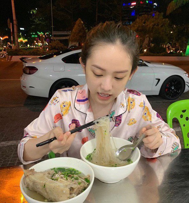 Hỏi dân tình về chuyện mặc đồ bộ ra đường: Đi đổ rác thì được chứ va vào người yêu cũ thì chẳng khác nào tự tìm chỗ chết - Ảnh 1. Hỏi dân tình về chuyện mặc đồ bộ ra đường: Đi đổ rác thì được chứ va vào người yêu cũ thì chẳng khác nào tự tìm chỗ chết - Ảnh 1.