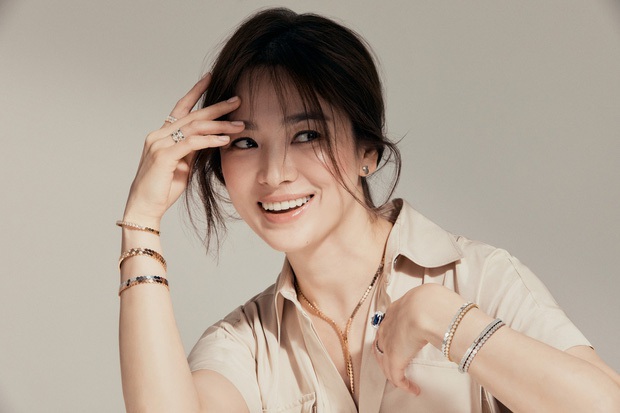 Song Hye Kyo tung bài phỏng vấn ngay sau khi làm rõ tin đồn với Hyun Bin, quan điểm tình cảm có bóng hình của Song Joong Ki? - Ảnh 3.