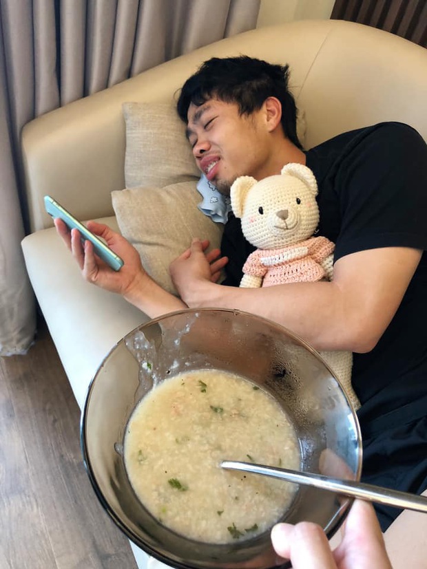 Công Phượng nhận làm “big tiền điện boi”, tự tin chế rap bán áo đọc không tệ - Ảnh 4. Công Phượng nhận làm “big tiền điện boi”, tự tin chế rap bán áo đọc không tệ - Ảnh 4.