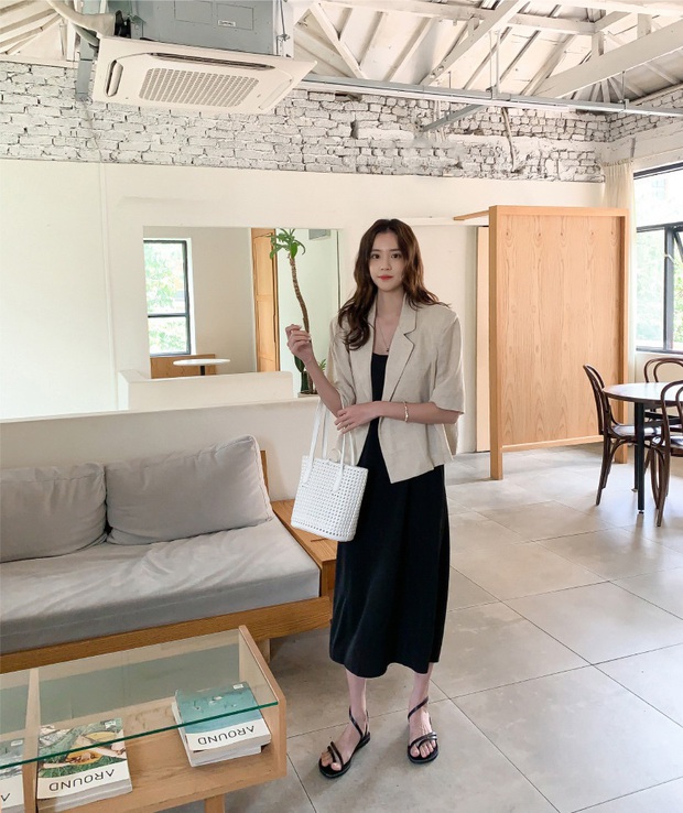Sắp cuối hè, chị em mau sắm ngay blazer cộc tay không thì thiệt mất bao set đồ thanh lịch sang xịn level max - Ảnh 2. Sắp cuối hè, chị em mau sắm ngay blazer cộc tay không thì thiệt mất bao set đồ thanh lịch sang xịn level max - Ảnh 2.