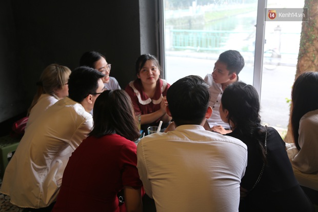 Giới trẻ Hà thành người cẩn thận từng tí - người vẫn ra Hồ Tây hóng gió, ngồi uống trà chanh chém gió không khẩu trang - Ảnh 25. Giới trẻ Hà thành người cẩn thận từng tí - người vẫn ra Hồ Tây hóng gió, ngồi uống trà chanh chém gió không khẩu trang - Ảnh 25.