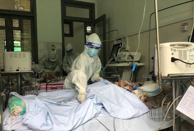 Cấp tốc vận chuyển thiết bị vào Huế cứu bệnh nhân mắc COVID-19 nguy kịch - Ảnh 1.