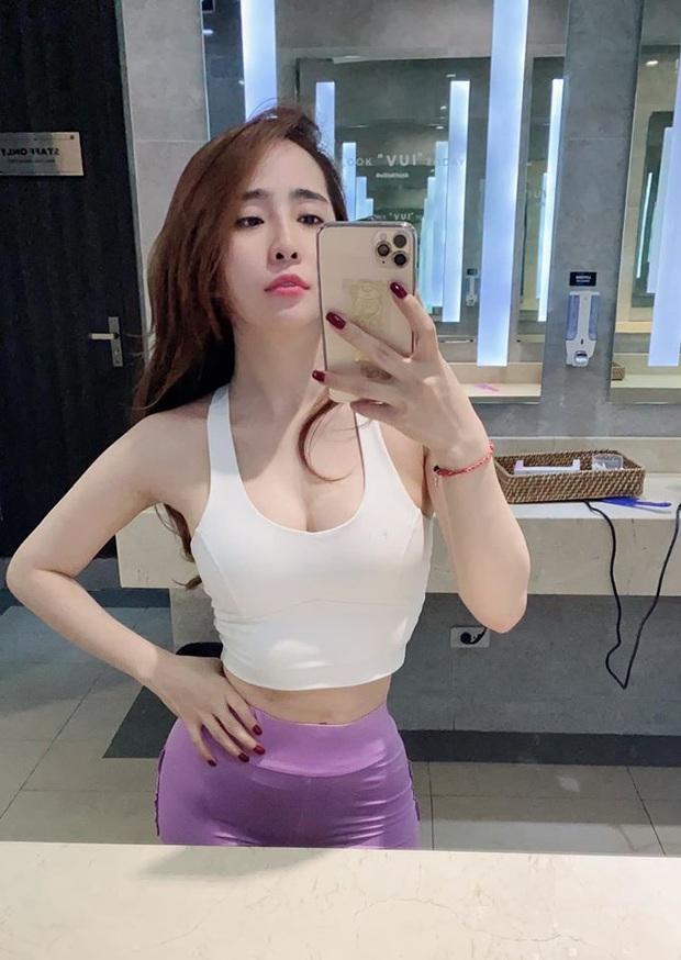 Style chơi golf của sao Việt: Hương Giang đơn giản nhất hội dù vướng nghi án hẹn hò, Quỳnh Nga diện váy ngắn xẻ cao tít tắp - Ảnh 12. Style chơi golf của sao Việt: Hương Giang đơn giản nhất hội dù vướng nghi án hẹn hò, Quỳnh Nga diện váy ngắn xẻ cao tít tắp - Ảnh 12.