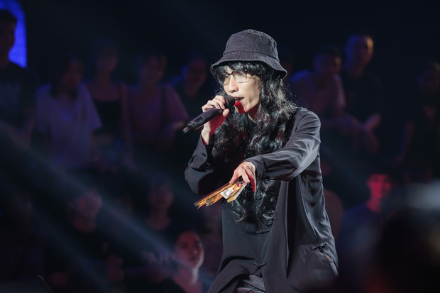 King Of Rap: Nữ rapper 17 tuổi Pháo được 4 chọn với tiết mục chơi chữ cực ngầu Sợ quá cơ - Ảnh 13. King Of Rap: Nữ rapper 17 tuổi Pháo được 4 chọn với tiết mục chơi chữ cực ngầu Sợ quá cơ - Ảnh 13.