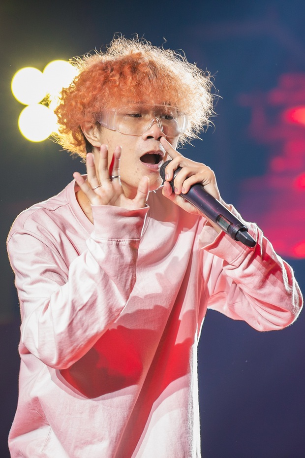 King Of Rap: Nữ rapper 17 tuổi Pháo được 4 chọn với tiết mục chơi chữ cực ngầu Sợ quá cơ - Ảnh 10. King Of Rap: Nữ rapper 17 tuổi Pháo được 4 chọn với tiết mục chơi chữ cực ngầu Sợ quá cơ - Ảnh 10.