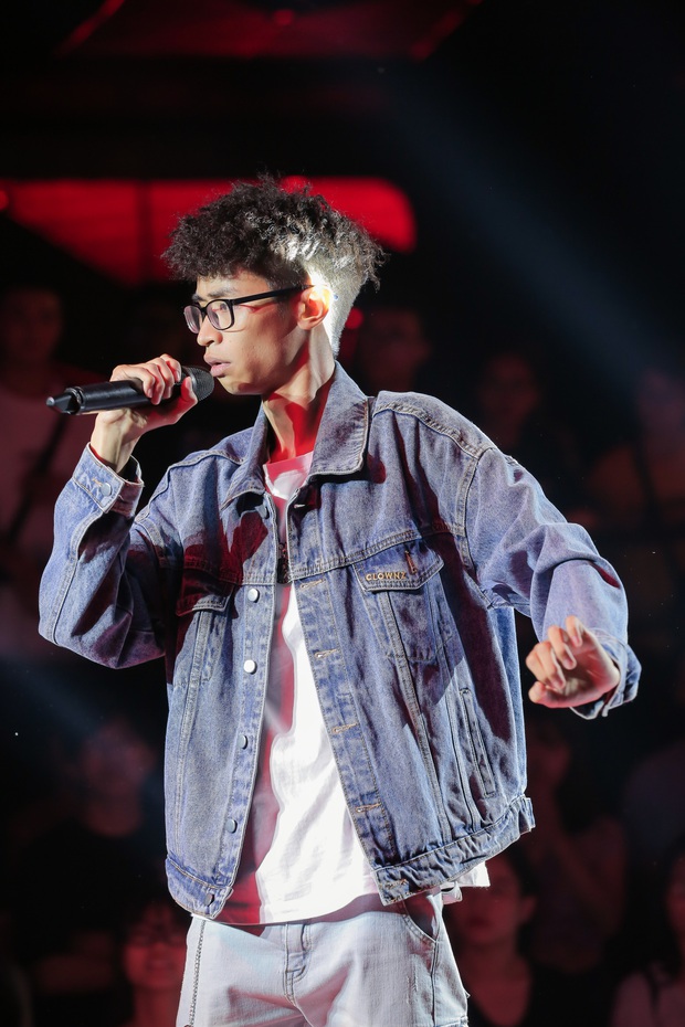 King Of Rap: Nữ rapper 17 tuổi Pháo được 4 chọn với tiết mục chơi chữ cực ngầu Sợ quá cơ - Ảnh 6. King Of Rap: Nữ rapper 17 tuổi Pháo được 4 chọn với tiết mục chơi chữ cực ngầu Sợ quá cơ - Ảnh 6.
