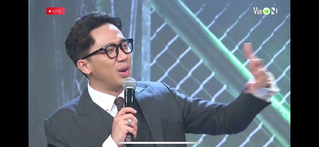 Trấn Thành toát mồ hôi hột khi giới thiệu rapper tên nhạy cảm... Tiến Đạt, Binz khẳng định đây là màu giọng đã bị tuyệt chủng! - Ảnh 4. Trấn Thành toát mồ hôi hột khi giới thiệu rapper tên nhạy cảm... Tiến Đạt, Binz khẳng định đây là màu giọng đã bị tuyệt chủng! - Ảnh 4.