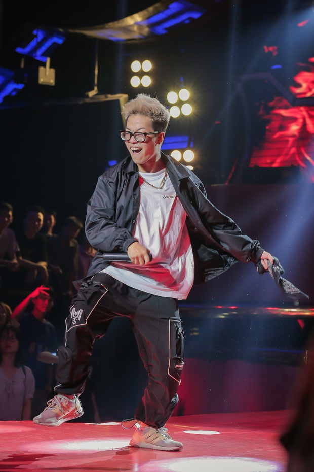 King Of Rap: Nữ rapper 17 tuổi Pháo được 4 chọn với tiết mục chơi chữ cực ngầu Sợ quá cơ - Ảnh 12. King Of Rap: Nữ rapper 17 tuổi Pháo được 4 chọn với tiết mục chơi chữ cực ngầu Sợ quá cơ - Ảnh 12.