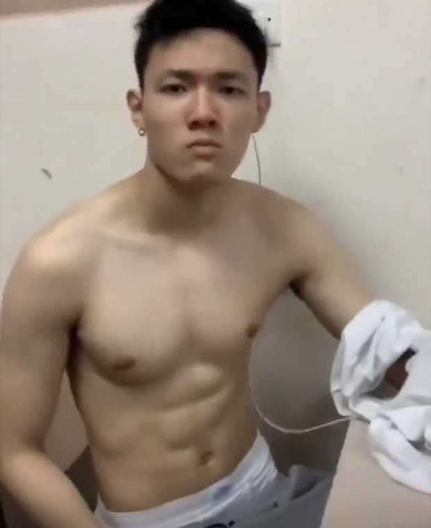 Tage từng được Rhymastic khen từ trước khi thi Rap Việt, thêm vẻ điển trai có múi đầy đủ bảo sao được các HLV lẫn fangirl mê tít - Ảnh 5. Tage từng được Rhymastic khen từ trước khi thi Rap Việt, thêm vẻ điển trai có múi đầy đủ bảo sao được các HLV lẫn fangirl mê tít - Ảnh 5.