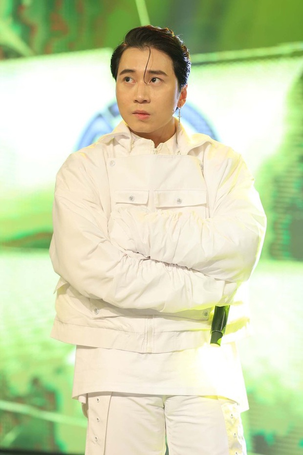 Cư dân mạng đào mộ đoạn clip Ricky Star rap diss Karik cực gắt, bắt HLV Rap Việt phải xếp hàng để hôn ghế! - Ảnh 3. Cư dân mạng đào mộ đoạn clip Ricky Star rap diss Karik cực gắt, bắt HLV Rap Việt phải xếp hàng để hôn ghế! - Ảnh 3.