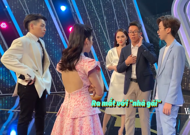 Clip: Matt Liu nắm tay Hương Giang không rời, kiên nhẫn chờ ở hậu trường Người ấy là ai - Ảnh 4. Clip: Matt Liu nắm tay Hương Giang không rời, kiên nhẫn chờ ở hậu trường Người ấy là ai - Ảnh 4.