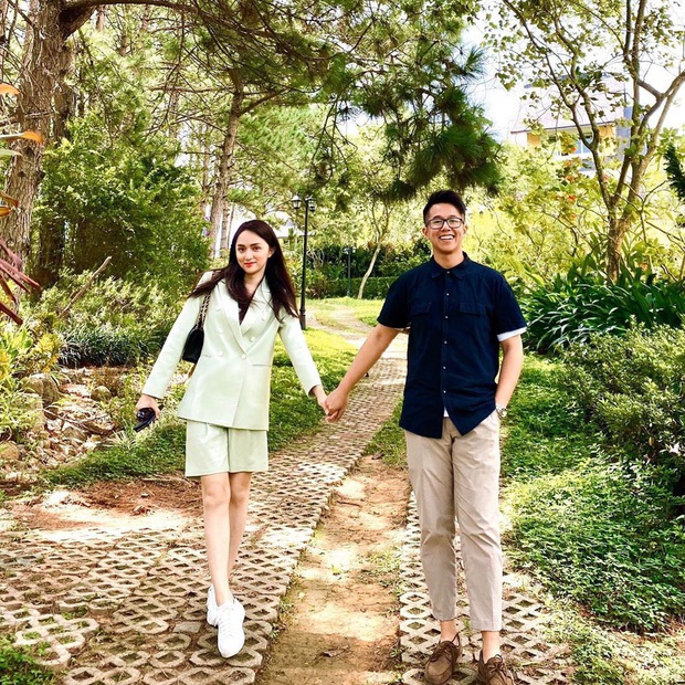 Clip: Matt Liu nắm tay Hương Giang không rời, kiên nhẫn chờ ở hậu trường Người ấy là ai - Ảnh 10. Clip: Matt Liu nắm tay Hương Giang không rời, kiên nhẫn chờ ở hậu trường Người ấy là ai - Ảnh 10.