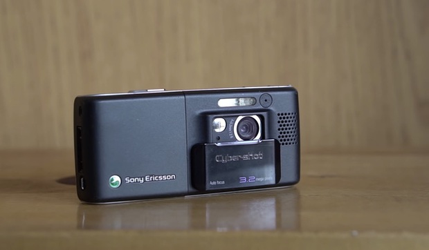 Nhìn lại Sony Ericsson K800: Chiếc điện thoại vừa ngầu vừa đa tài, bằng chứng cho một thời huy hoàng của Sony Ericsson - Ảnh 2.