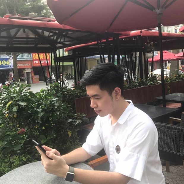 Nam sinh cười tươi rói cầm hoa tặng cô giáo trên bìa SGK Giáo dục công dân lớp 8 giờ ra sao? - Ảnh 5. Nam sinh cười tươi rói cầm hoa tặng cô giáo trên bìa SGK Giáo dục công dân lớp 8 giờ ra sao? - Ảnh 5.