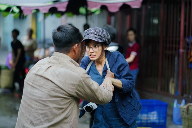 Hoàng Yến Chibi lột xác cực mạnh, hóa đả nữ bị rượt té khỏi ở phim mới của Charlie Nguyễn - Ảnh 4.
