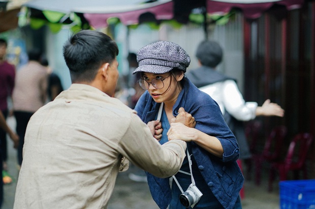 Hoàng Yến Chibi lột xác cực mạnh, hóa đả nữ bị rượt té khỏi ở phim mới của Charlie Nguyễn - Ảnh 3.