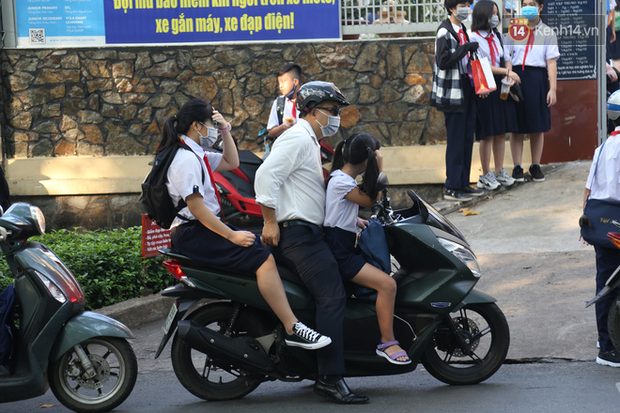 Hôm nay, hàng triệu học sinh cả nước chính thức quay lại trường, bắt đầu năm học mới - Ảnh 8.