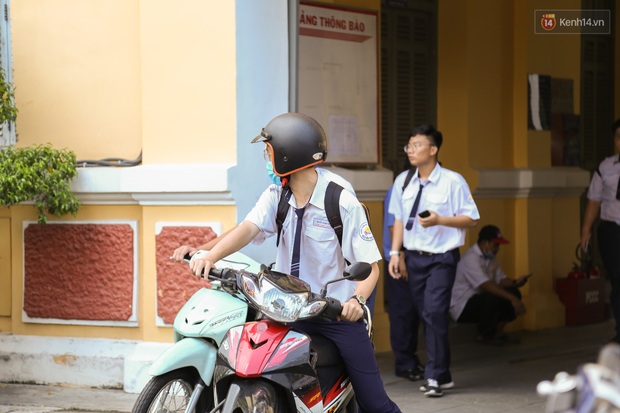 Hôm nay, hàng triệu học sinh cả nước chính thức quay lại trường, bắt đầu năm học mới - Ảnh 10.