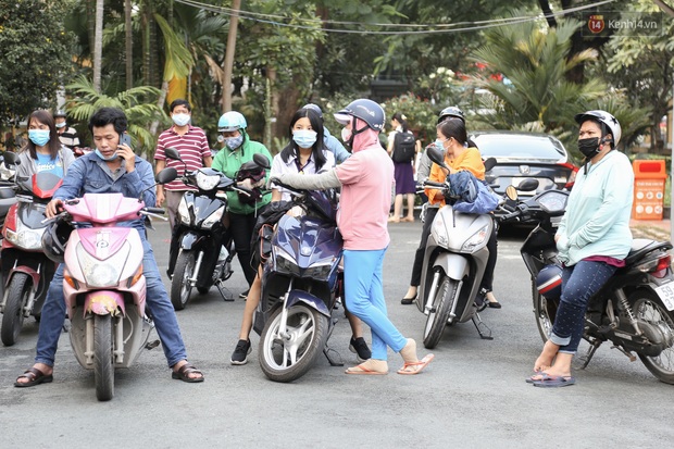 Hôm nay, hàng triệu học sinh cả nước chính thức quay lại trường, bắt đầu năm học mới - Ảnh 15.