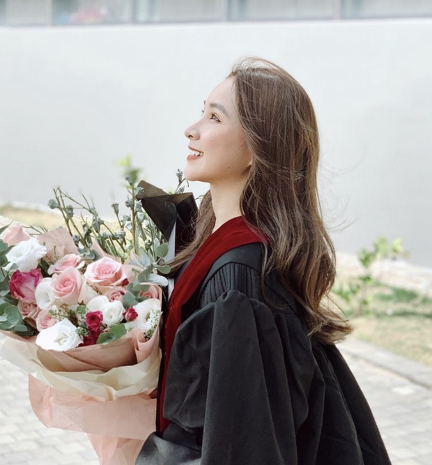 Trường người ta tốt nghiệp: Toàn trai xinh gái đẹp ngây ngất, động tác lên nhận bằng gây chú ý - Ảnh 7.