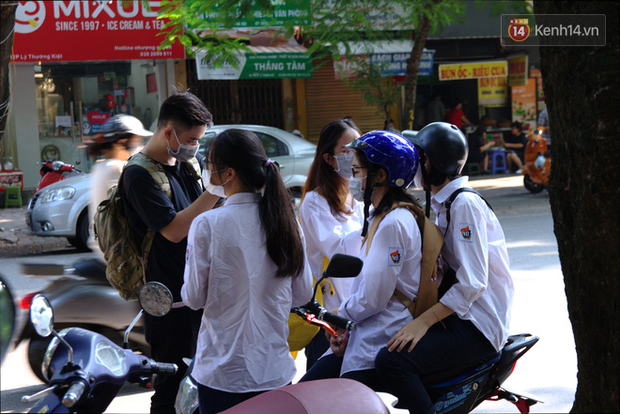 Hôm nay, hàng triệu học sinh cả nước chính thức quay lại trường, bắt đầu năm học mới - Ảnh 21.