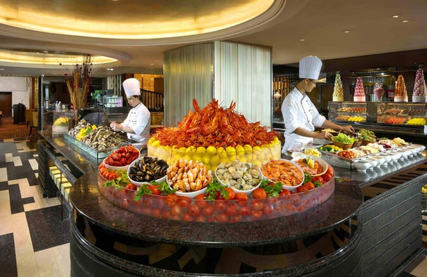 Vì sao các nhà hàng buffet vẫn sống tốt dù thực khách ăn thùng uống chậu? - Ảnh 1. Vì sao các nhà hàng buffet vẫn sống tốt dù thực khách ăn thùng uống chậu? - Ảnh 1.