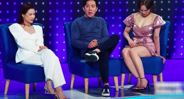Lại thêm pha mặc váy ngắn cũn trên sóng truyền hình: Võ Hoàng Yến liên tục chỉnh váy để tránh mắc lỗi - Ảnh 9. Lại thêm pha mặc váy ngắn cũn trên sóng truyền hình: Võ Hoàng Yến liên tục chỉnh váy để tránh mắc lỗi - Ảnh 9.