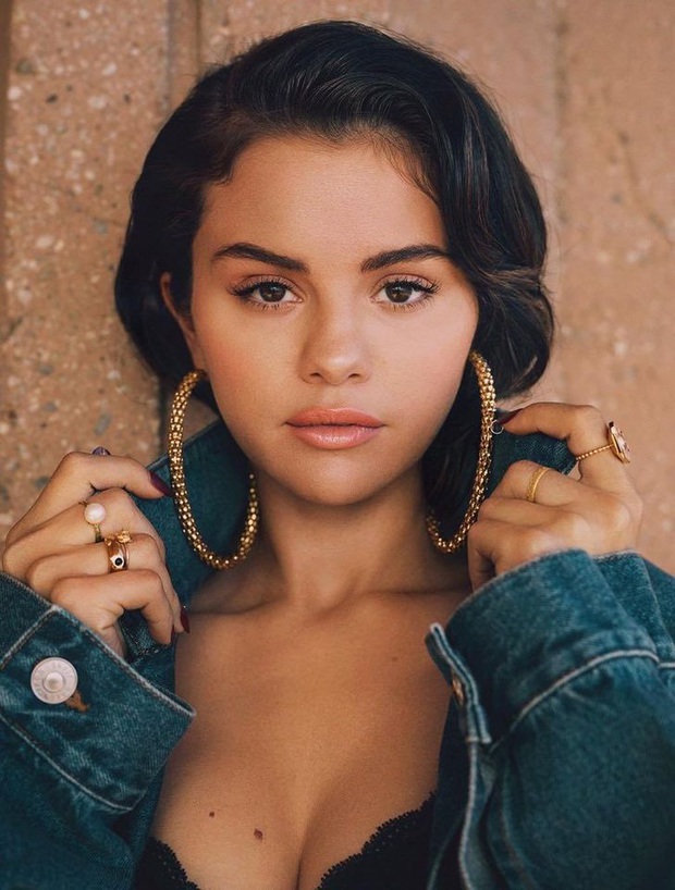 MXH đang náo loạn vì ảnh tạp chí mới của Selena Gomez: Vòng 1 bức thở, đẹp tựa nữ thần Hy Lạp thế này ai chịu nổi? - Ảnh 4.