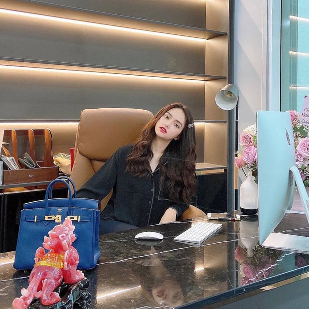 4 tổng tài đời thực nổi tiếng Vbiz: Ngọc Trinh - Hương Giang thành cặp nữ CEO, Sơn Tùng thu về 51 tỷ lãi ròng cùng công ty - Ảnh 6. 4 tổng tài đời thực nổi tiếng Vbiz: Ngọc Trinh - Hương Giang thành cặp nữ CEO, Sơn Tùng thu về 51 tỷ lãi ròng cùng công ty - Ảnh 6.