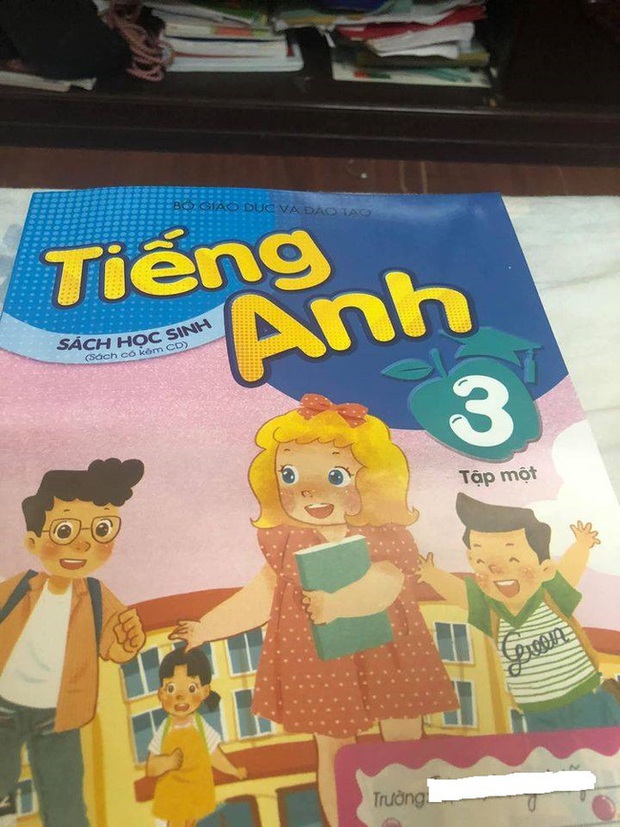 Phụ huynh thắc mắc về sách tiếng Anh lớp 3, mẫu câu Hello, Im Miss Hien nghe sao hoang mang thế, cô giáo bộ môn lên tiếng giải đáp - Ảnh 1. Phụ huynh thắc mắc về sách tiếng Anh lớp 3, mẫu câu Hello, Im Miss Hien nghe sao hoang mang thế, cô giáo bộ môn lên tiếng giải đáp - Ảnh 1.