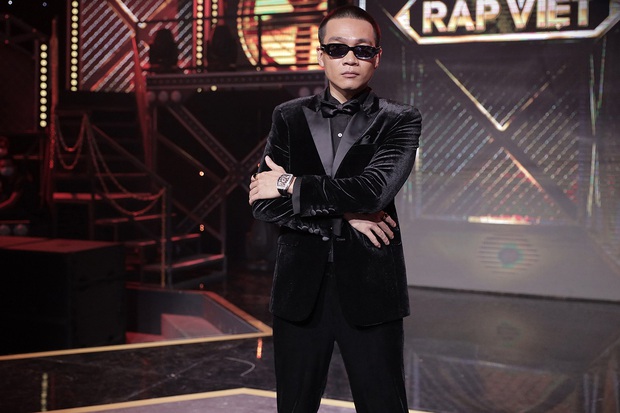 Trọn bộ hình nét căng trang phục mới đầy cá tính của dàn HLV Rap Việt! - Ảnh 7. Trọn bộ hình nét căng trang phục mới đầy cá tính của dàn HLV Rap Việt! - Ảnh 7.