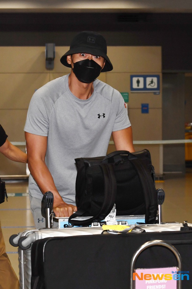 Về sau 2 tháng ở trời Tây, Hyun Bin lộ diện với ngoại hình quá khác lạ: Cơ bắp cuồn cuộn, nhưng bất ngờ nhất làn da - Ảnh 5.