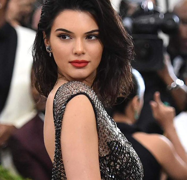 Thì thầm Hollywood: Victoria dè chừng David ngoại tình với trợ lí quý tộc, Kendall hẹn hò đồng tính với Bella Hadid? - Ảnh 10.