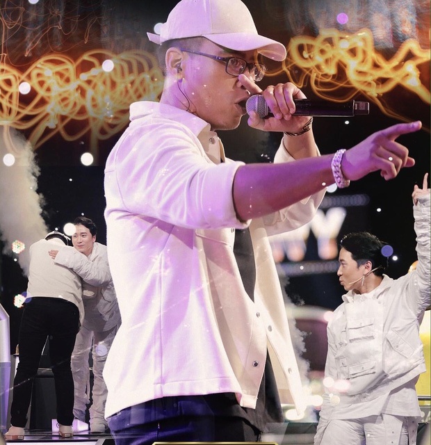 Cùng làm mới hit Đôi Mắt của Wanbi Tuấn Anh, thí sinh King Of Rap có ấn tượng hơn Rap Việt? - Ảnh 7.