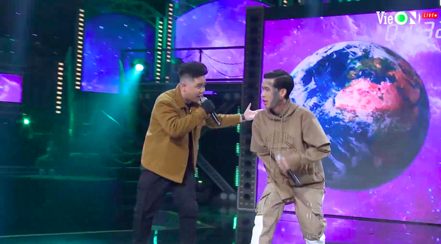 Không phải Lăng LD, Dế Choắt đối đầu với B:OKEH trên giai điệu ca khúc thiếu nhi làm xáo trộn dàn HLV và giám khảo Rap Việt  - Ảnh 1.