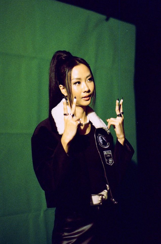 Suboi tung hình hậu trường Rap Việt vừa mờ căm, vừa tự dìm hàng nhưng ai cũng mê! - Ảnh 1. Suboi tung hình hậu trường Rap Việt vừa mờ căm, vừa tự dìm hàng nhưng ai cũng mê! - Ảnh 1.