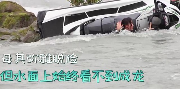 Thành Long gặp tai nạn hậu trường nghiêm trọng, mất tích dưới nước khiến cả ekip lo sốt vó - Ảnh 6.
