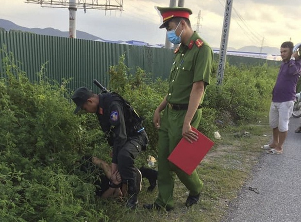 Vụ cảnh sát cơ động bị tài xế ô tô tông tử vong: Đối tượng bỏ chạy đã ra công an đầu thú - Ảnh 1. Vụ cảnh sát cơ động bị tài xế ô tô tông tử vong: Đối tượng bỏ chạy đã ra công an đầu thú - Ảnh 1.