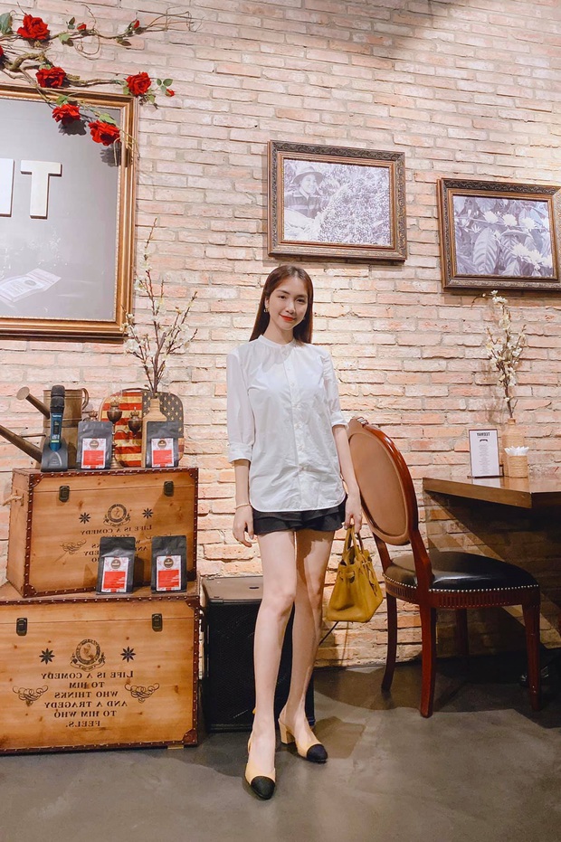 Street style sao Việt: Ngọc Trinh vô tư diện bikini ra đường, Hương Giang “tương” lại đôi giày cà kheo tai tiếng - Ảnh 3. Street style sao Việt: Ngọc Trinh vô tư diện bikini ra đường, Hương Giang “tương” lại đôi giày cà kheo tai tiếng - Ảnh 3.